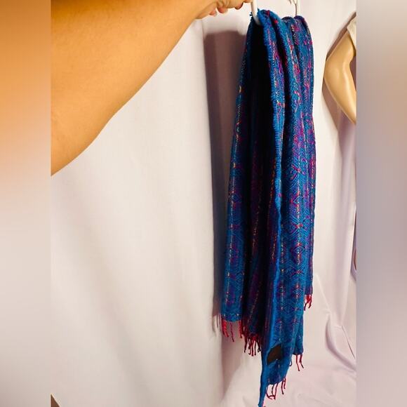 Imagine Peru Alpaca Beautiful Turquoise & Pink Home Decor or wear as a shawl - Picture 3 of 4